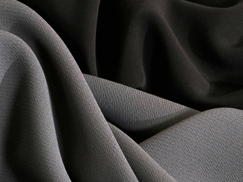 Polyester: Giữ dáng tốt, chống bám bẩn, dễ vệ sinh