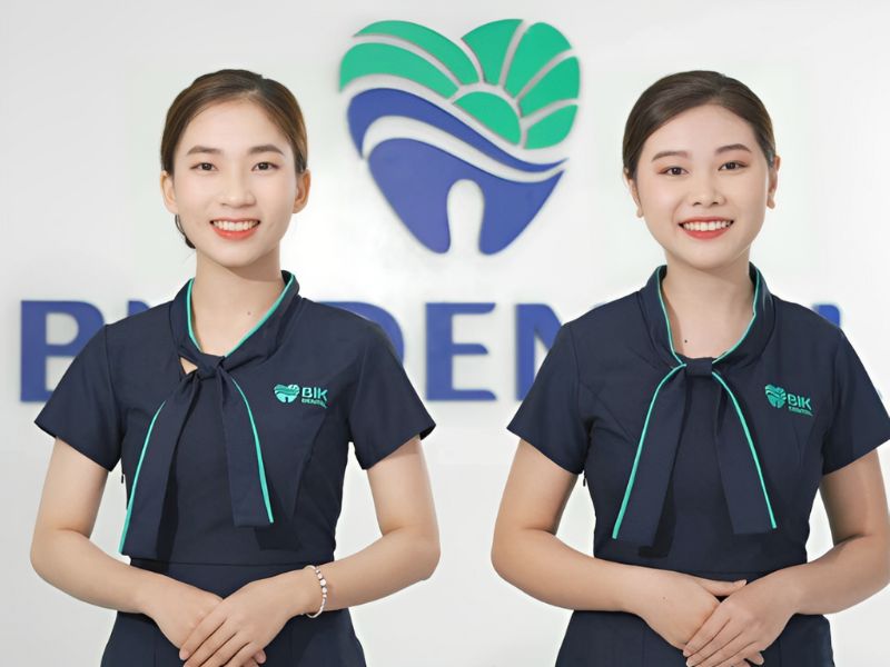 Đồng phục lễ tân