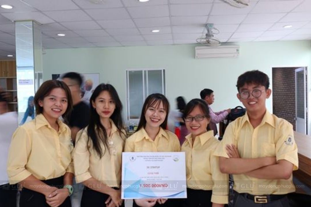 Đồng phục Đại học Ngân Hàng