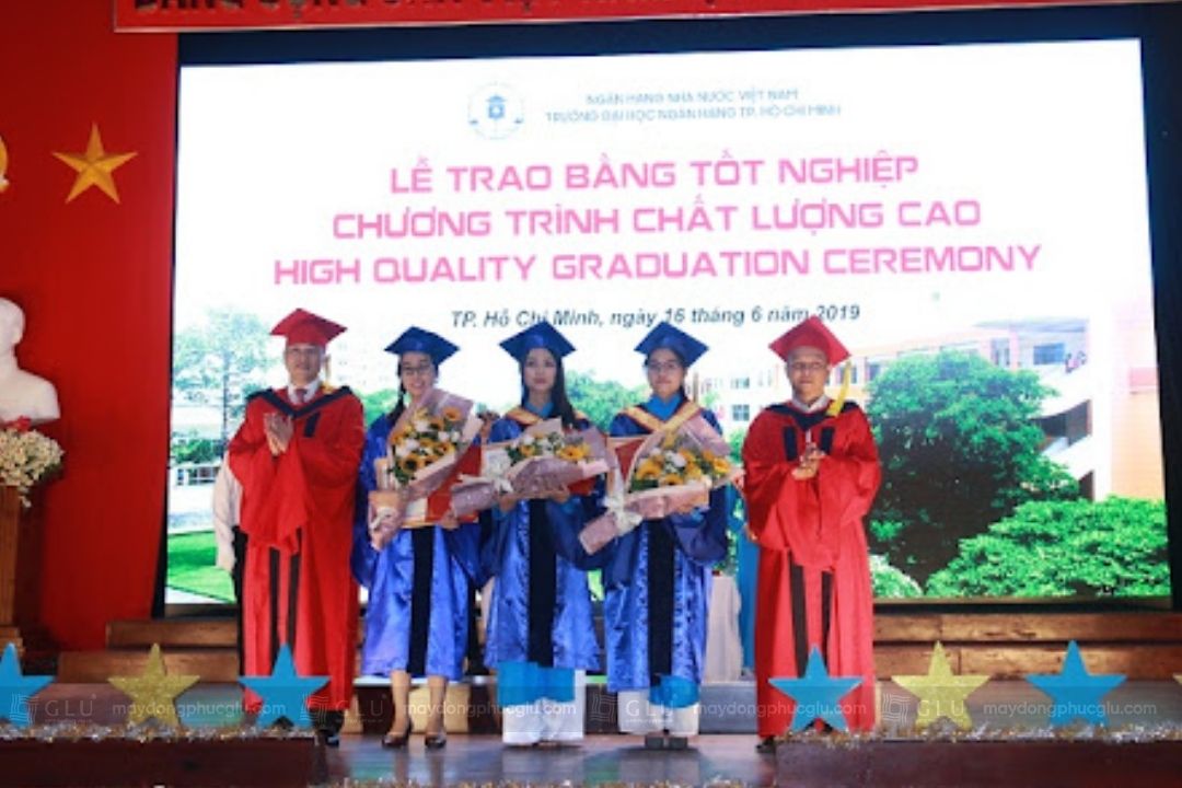 Đồng phục Đại học Ngân Hàng