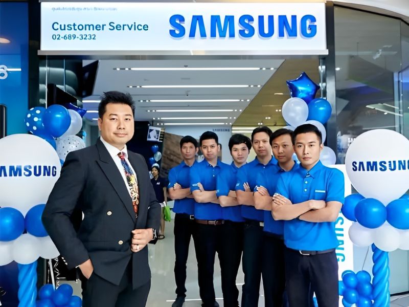 mẫu đồng phục của nhân viên samsung màu xanh