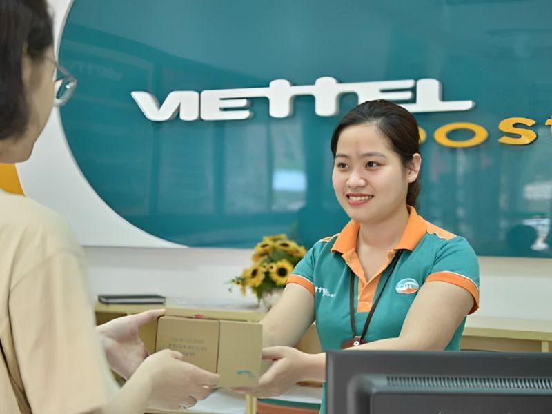 mẫu đồng phục của nhân viên viettel màu xanh