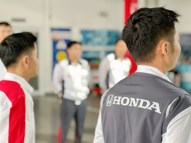 đồng phục nhân viên Honda có logo