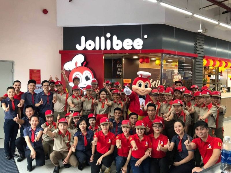 đồng phục nhân viên Jollibee màu đỏ