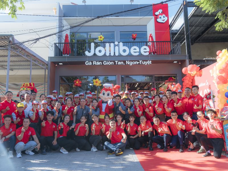 đồng phục nhân viên Jollibee chuyên nghiệp