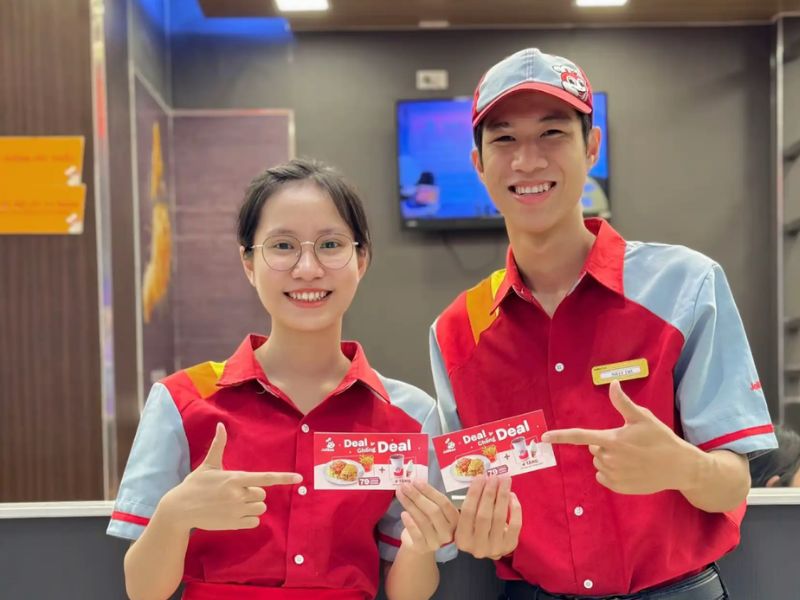 Phụ kiện đồng phục nhân viên Jollibee